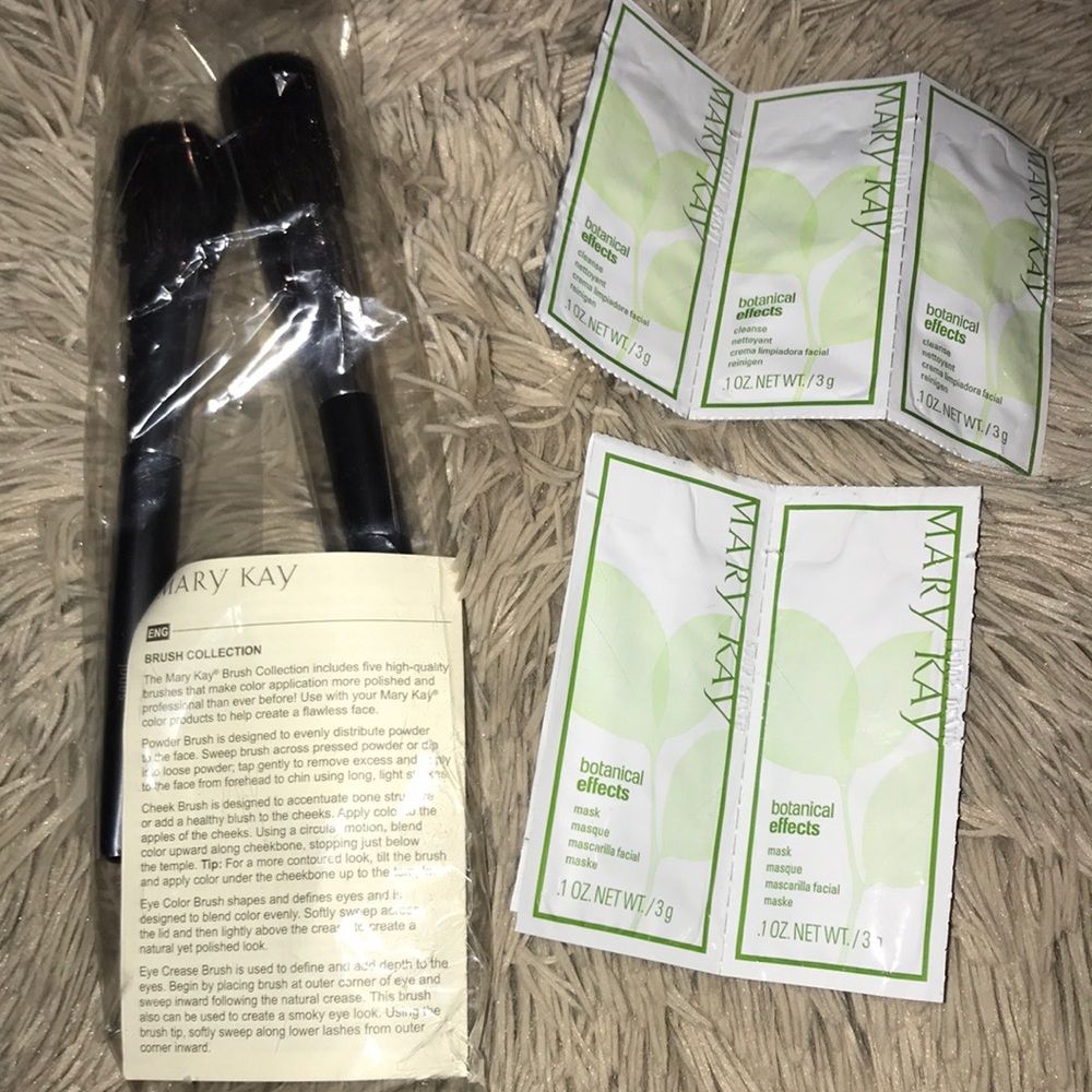 Mary Kay brush and sample bundle